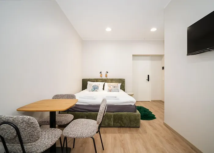 Airport-bus - 13 North - 8 Tallinn